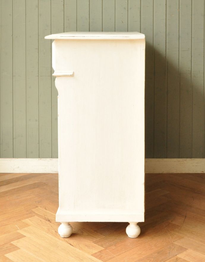 アンティークのキャビネット　アンティーク家具　フランスのアンティークペイント家具、フレンチテイストの素敵なキャビネット。サイドもきれいにペイントされています。(d-714-f-2)