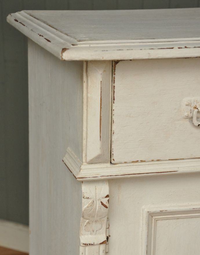 アンティークのキャビネット　アンティーク家具　フランスのアンティークペイント家具、フレンチテイストの素敵なキャビネット。美しい彫にうっとり。(d-714-f-2)