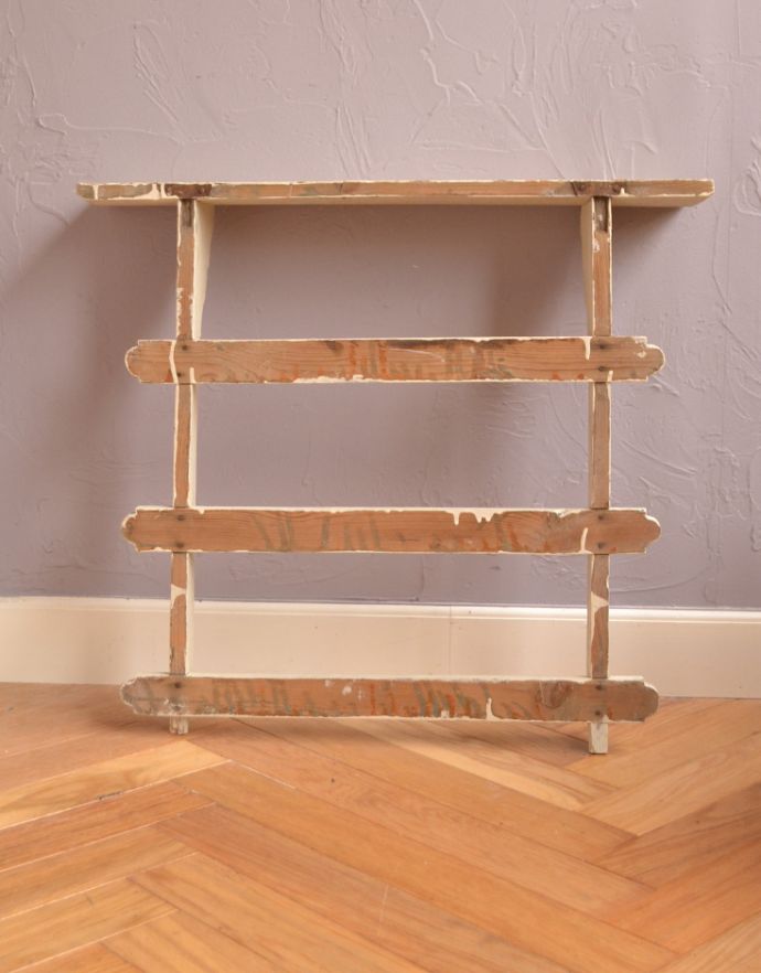 ウォールシェルフ・ウォールハンガー　アンティーク家具　1930年代のアンティーク シェルフ （アイボリー）。キチンとメンテナンスをしているので、裏側もキレイな状態です。(d-743-f-1)