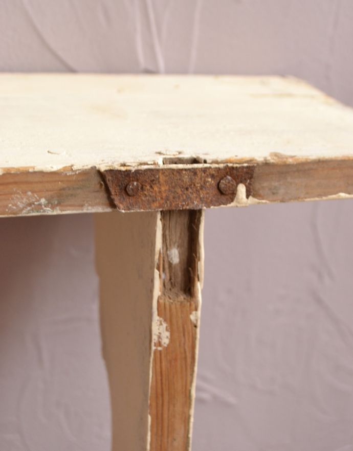 ウォールシェルフ・ウォールハンガー　アンティーク家具　1930年代のアンティーク シェルフ （アイボリー）。市販のネジで壁にしっかり固定してお使いください。(d-743-f-1)