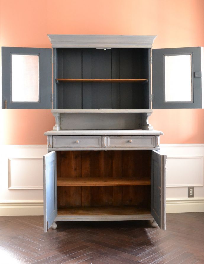 アンティークのキャビネット　アンティーク家具　グレーペイントのフレンチインテリア、フランスのカップボード（食器棚）。しっかりメンテナンスをしているので安心してお使い頂けます。(d-773-f-2)