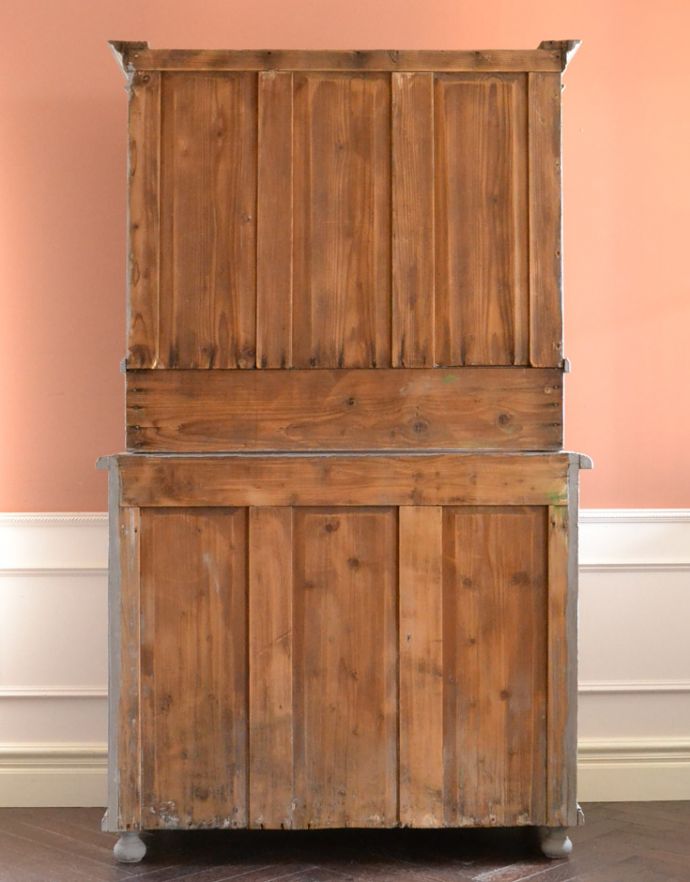 アンティークのキャビネット　アンティーク家具　グレーペイントのフレンチインテリア、フランスのカップボード（食器棚）。裏側もきちんとメンテナンスしているので、キレイな状態です。(d-773-f-2)