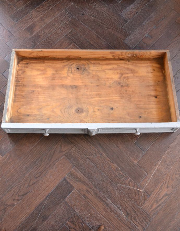 アンティークのキャビネット　アンティーク家具　グレーペイントのフレンチインテリア、フランスのカップボード（食器棚）。引き出しの内側もキレイな状態なので何でも入れられます。(d-773-f-2)