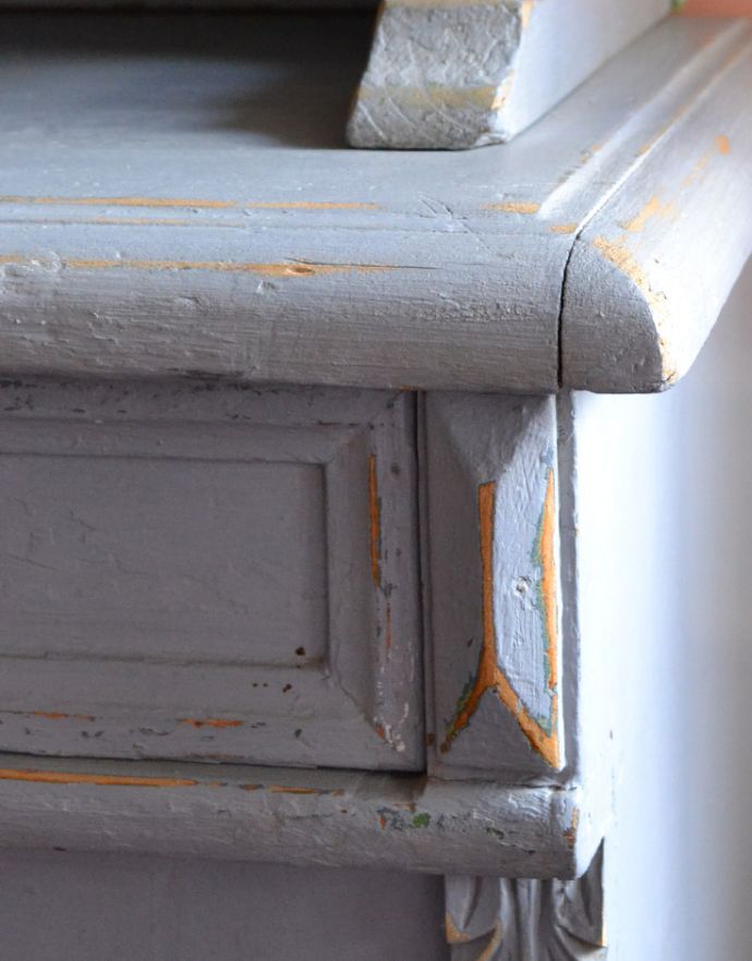 アンティークのキャビネット　アンティーク家具　グレーペイントのフレンチインテリア、フランスのカップボード（食器棚）。アンティークの風合いをお楽しみください。(d-773-f-2)