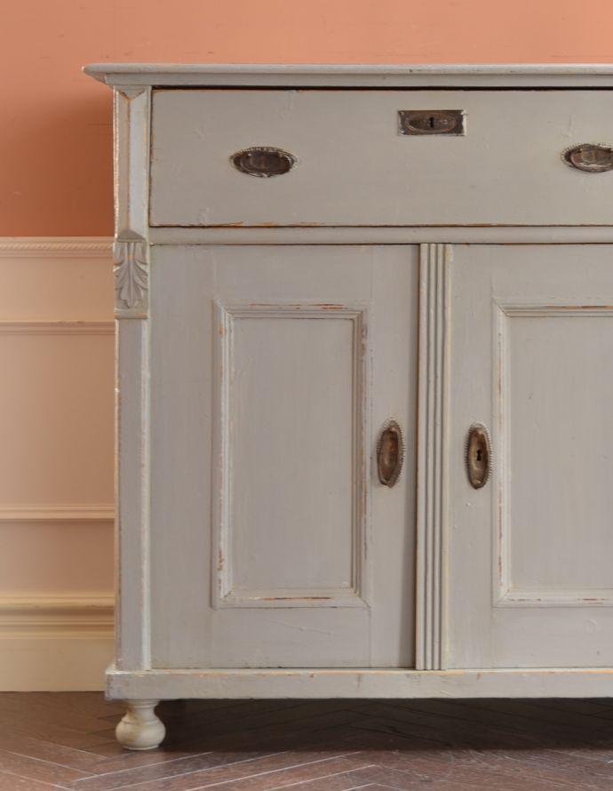 アンティークのキャビネット　アンティーク家具　グレーペイントのアンティークフレンチインテリア、おしゃれなキャビネット。リビングの電話台にもオススメです。(d-780-f-2)