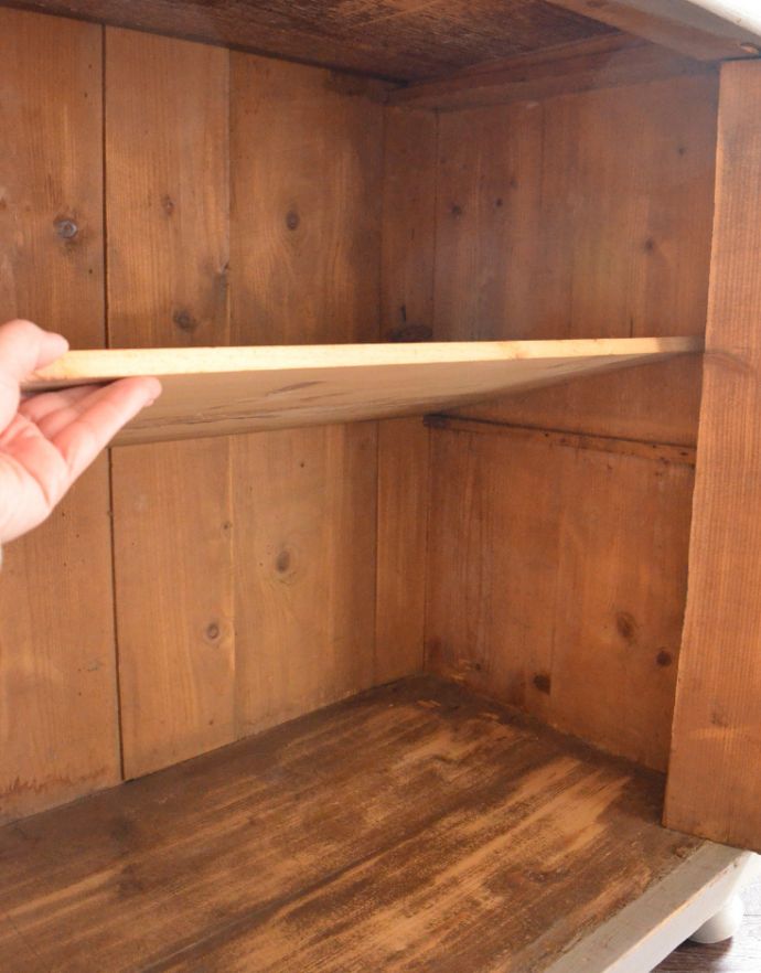 アンティークのキャビネット　アンティーク家具　グレーペイントのアンティークフレンチインテリア、おしゃれなキャビネット。棚板があるので、整理整頓がしやすいですよ。(d-780-f-2)