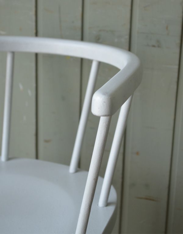 アンティーク チェア　シンプルなアンティークチェア、お子さま用のチャイルドチェア。持ち運びも気軽に出来ますよ。(d-839-c)