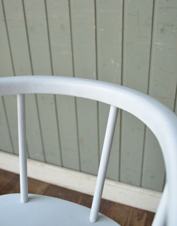 アンティーク チェア　シンプルなアンティークチェア、お子さま用のチャイルドチェア。木目や色は1脚1脚微妙に違いますが、どれもキレイに仕上げています。(d-839-c)