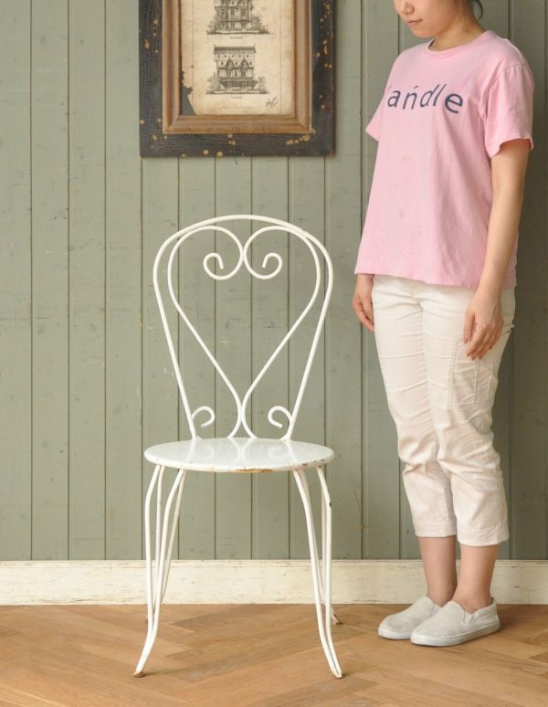 板座面 アンティーク チェア フランスから届いたアンティークチェア、アイアンのホワイトガーデンチェア。デッキやテラスに置いてみてください。(d-844-c)