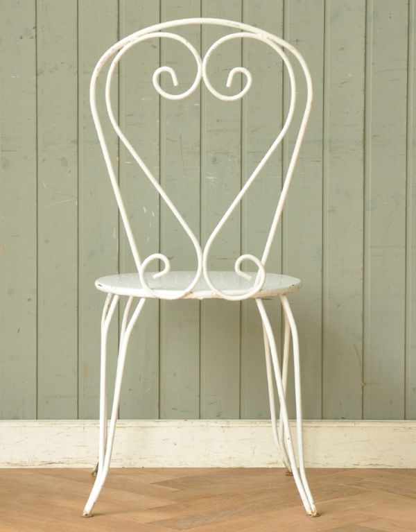板座面 アンティーク チェア フランスから届いたアンティークチェア、アイアンのホワイトガーデンチェア。ハートのデザインが素敵です。(d-844-c)