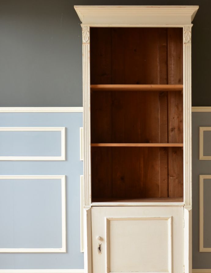 アンティークのキャビネット　アンティーク家具　フランスのアンティーク家具、ホワイトペイントのキャビネット 。 ペイントの温かい雰囲気で居心地抜群のお部屋になります。(d-853-f-1)