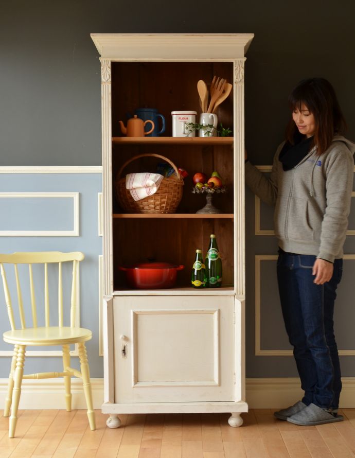 アンティークのキャビネット　アンティーク家具　フランスのアンティーク家具、ホワイトペイントのキャビネット 。リビングで実用的に使えます。(d-853-f-1)