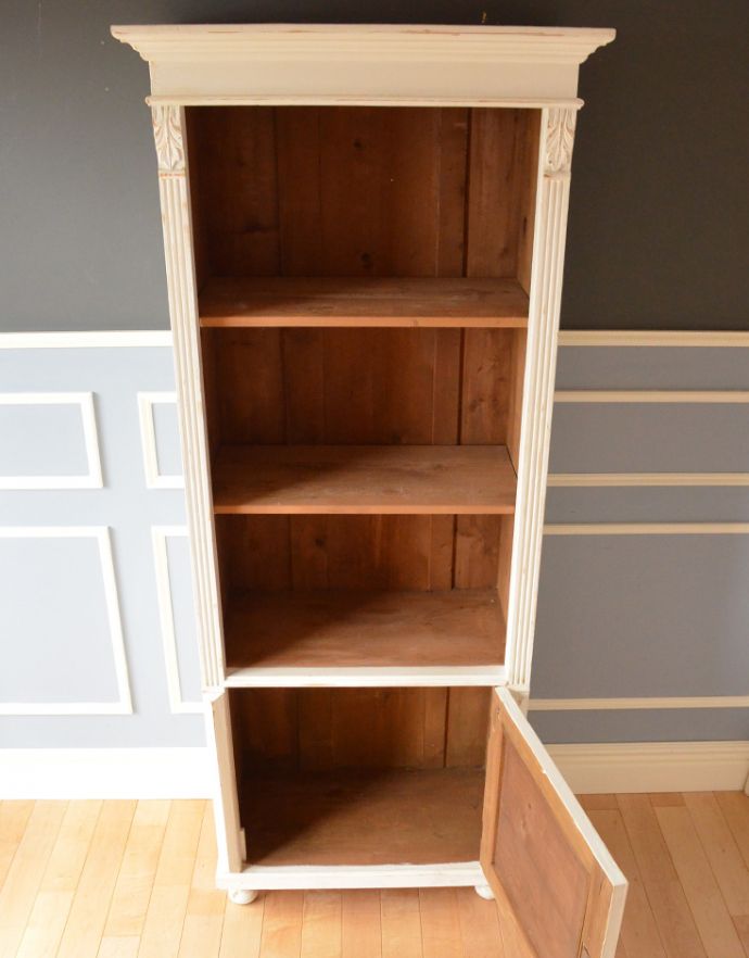 アンティークのキャビネット　アンティーク家具　フランスのアンティーク家具、ホワイトペイントのキャビネット 。 A4サイズのファイルや雑誌もラクラク収納できます。(d-853-f-1)