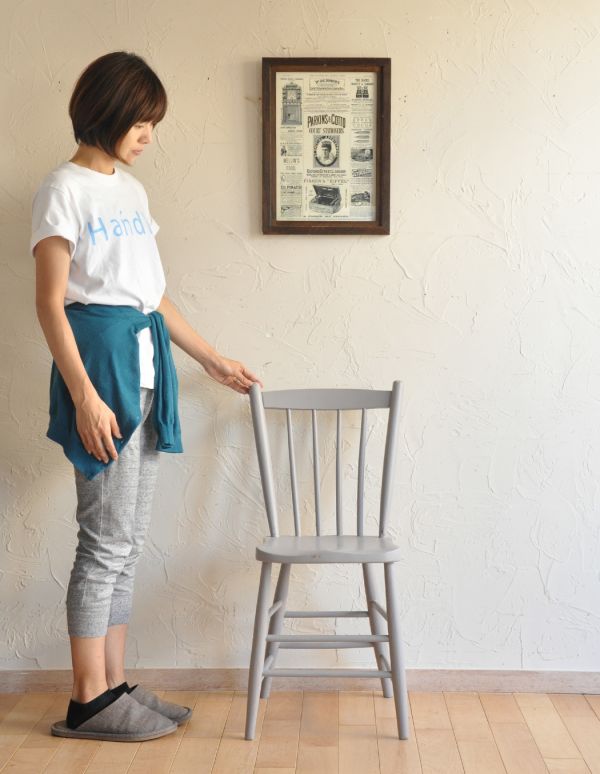 板座面 アンティーク チェア お洒落なアンティークチェア、ペイントの可愛いキッチンチェア(グレー)。アンティークならではのペイントの質感にうっとりします。(d-857-c)