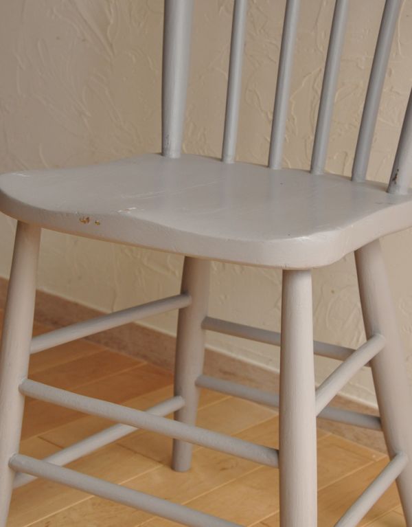 板座面 アンティーク チェア お洒落なアンティークチェア、ペイントの可愛いキッチンチェア(グレー)。座ぐりしてあるので座りやすいです。(d-857-c)