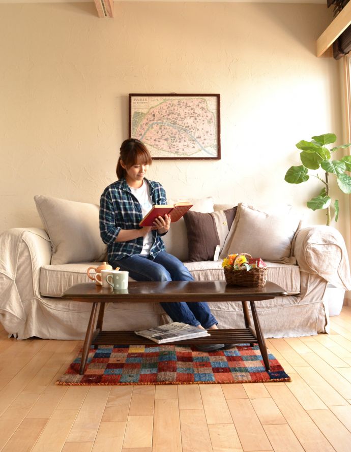 アーコールの家具　アンティーク家具　ヴィンテージのアーコール家具、リビングのコーヒーテーブル（ダーク）。ちゃぶ台のようにして和風のお部屋で使っても素敵なんです！ほど良い大きさのテーブルです。(d-862-f-2)