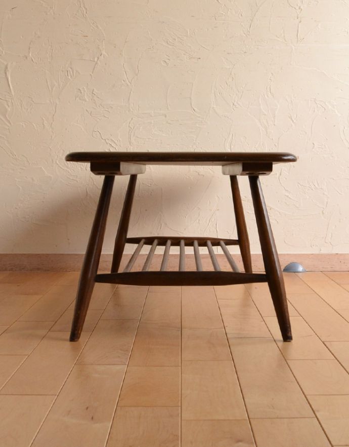 アーコールの家具　アンティーク家具　ヴィンテージのアーコール家具、リビングのコーヒーテーブル（ダーク）。濃い茶色がかっこいい。(d-862-f-2)