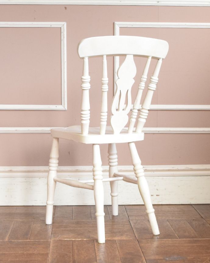 キッチンチェア アンティーク チェア ヨーロッパから届いたアンティークチェア、ペイントのキッチンチェア。背中から見たときも可愛いキッチンチェアです。(d-886-c)