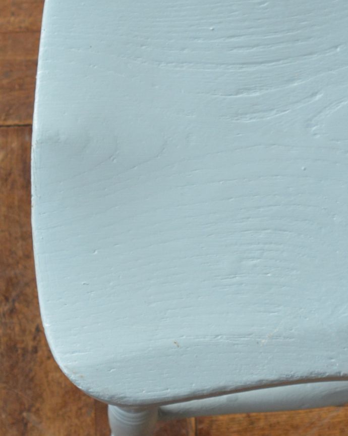 キッチンチェア　アンティーク チェア　海外らしい憧れの可愛いペイントチェア、アンティークのキッチンチェア。角が丸く作られているので、小さいお子様がいるご家庭でも安心です。(d-897-c)