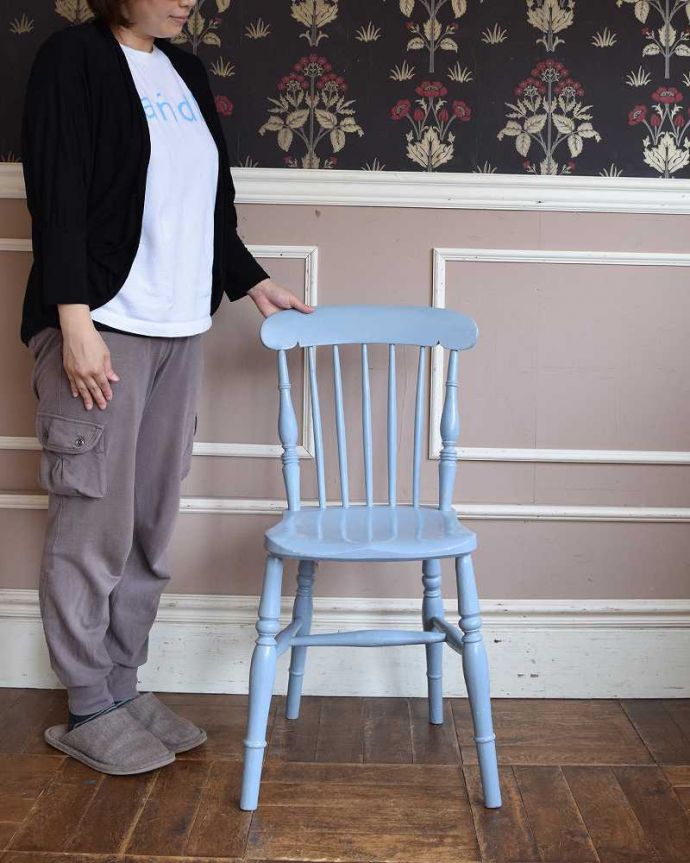 爽やかな水色のキッチンチェア、可愛いイギリスのアンティークの