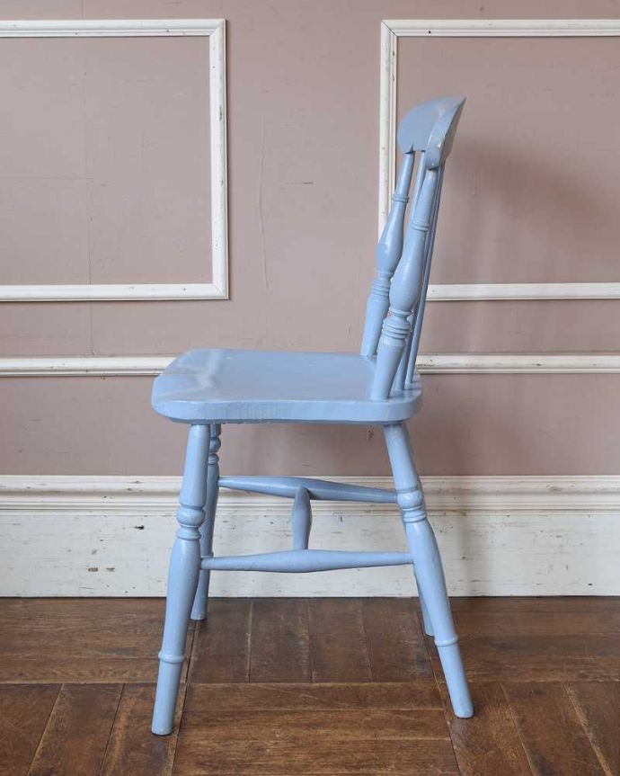 爽やかな水色のキッチンチェア、可愛いイギリスのアンティークの