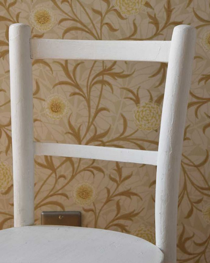 ダイニングチェア　アンティーク チェア　イギリスから来た小さなアンティーク椅子、真っ白のチャイルドチェア。なんだか懐かしい素朴なデザイン。(d-913-c)