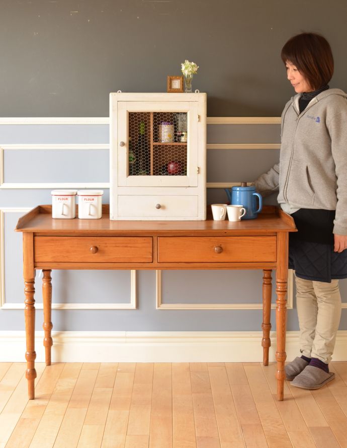 ウォールシェルフ・ウォールハンガー　アンティーク家具　フランスで見つけたアンティークグリアージュキャビネット（スモールキャビネット）。玄関の鍵置きに。(d-947-f-2)