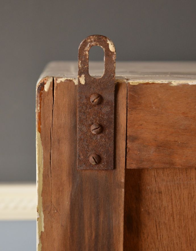 ウォールシェルフ・ウォールハンガー　アンティーク家具　フランスで見つけたアンティークグリアージュキャビネット（スモールキャビネット）。壁に取り付ける用の金具が付いています。(d-947-f-2)