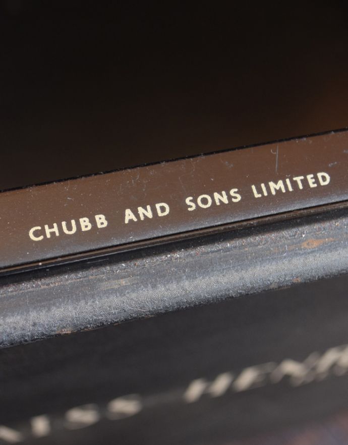 ロイドルームボックス　アンティーク家具　フランスのアンティーク家具、インダストリアなメタルボックス。刻まれた英字はお洒落ですね。(d-966-4-z )