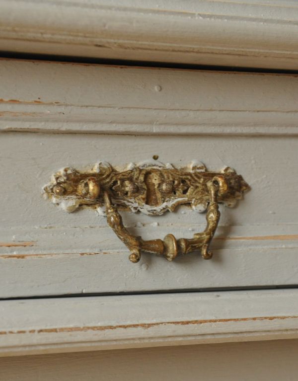 アンティークのキャビネット　アンティーク家具　フランスのアンティークペイント家具、色の素敵なキャビネット。風合いがいい感じの鍵穴と取っ手。(d-988-f-1)