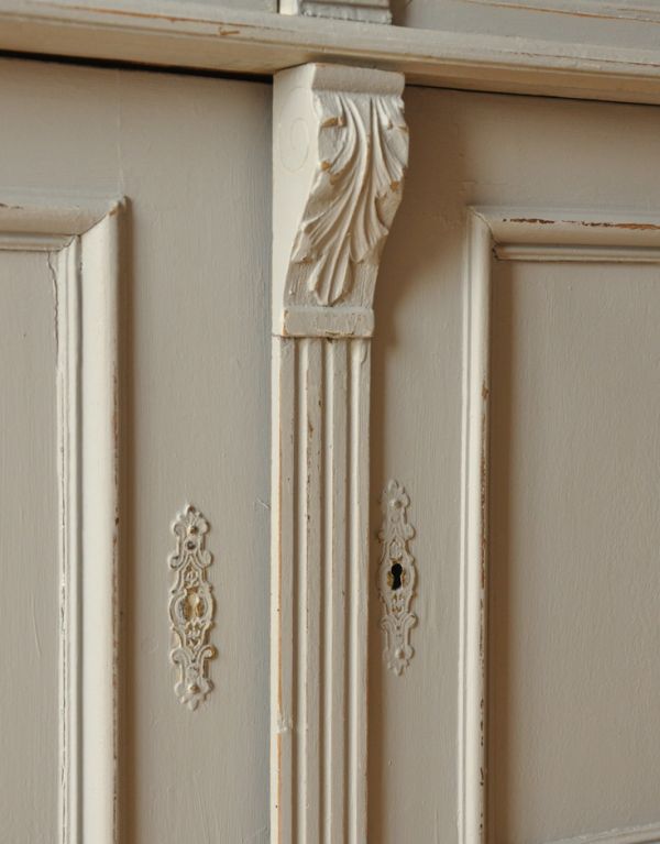 アンティークのキャビネット　アンティーク家具　フランスのアンティークペイント家具、色の素敵なキャビネット。鍵は左扉のストッパーをかけないとしっかりとかかりませんので、ご注意下さい。(d-988-f-1)