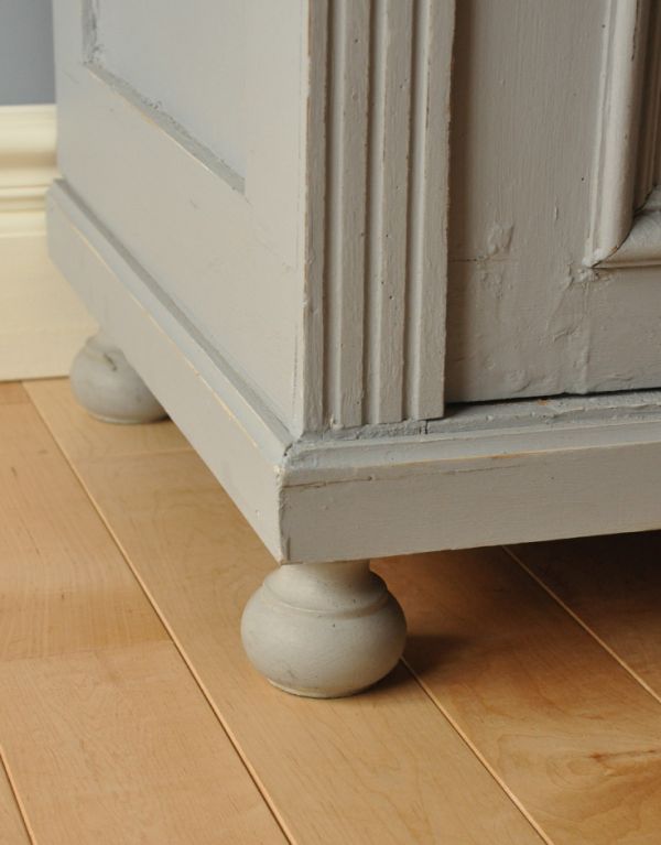 アンティークのキャビネット　アンティーク家具　フランスのアンティークペイント家具、色の素敵なキャビネット。玉ねぎ形の脚。(d-988-f-1)