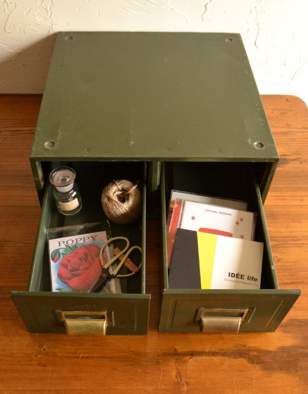 ウォールシェルフ・ウォールハンガー　アンティーク家具　アンティークの小さな家具、グリーン色のファイリングボックス。このように文具や裁縫道具入れにしたり。(d-997-f)