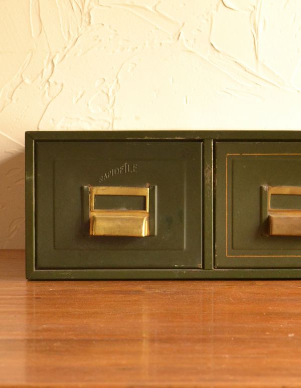 ウォールシェルフ・ウォールハンガー　アンティーク家具　アンティークの小さな家具、グリーン色のファイリングボックス。深みのあるグリーン色のキャビネットです。(d-997-f)