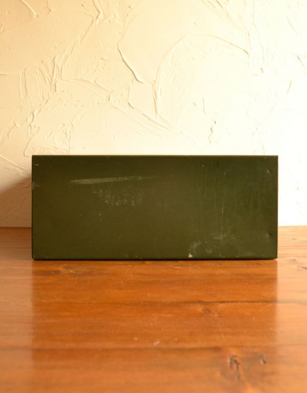 ウォールシェルフ・ウォールハンガー　アンティーク家具　アンティークの小さな家具、グリーン色のファイリングボックス。きちんとメンテナンスしていますので、届いたその日からお使いいただけます。(d-997-f)