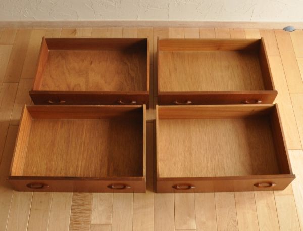 アンティークのチェスト　アンティーク家具　ヴィンテージの北欧テイストのインテリア、４杯引き出しのサイドボードチェスト。引き出しがあるので細かいものもしまえます。(e-288-f-1)