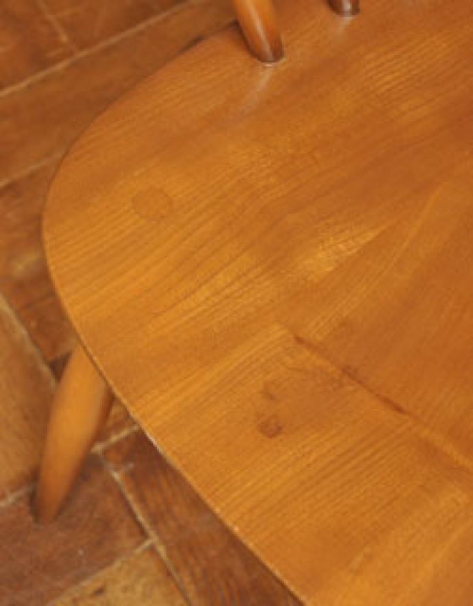 アーコールチェア　アンティーク チェア　レアな北欧テイストヴィンテージ家具、アーコール チェアメイカーズ チェア。一つ一つ顔が違っているのもアンティークのよさです。(ear-14-k)