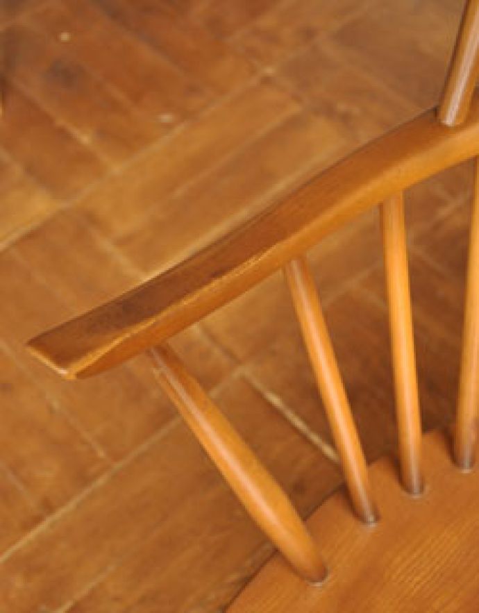 アーコールチェア　アンティーク チェア　レアな北欧テイストヴィンテージ家具、アーコール チェアメイカーズ チェア。希少価値の高いアーム付きです。(ear-14-k)