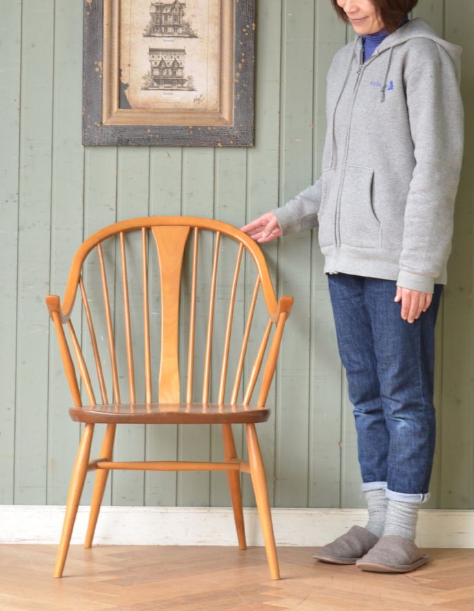 アーコールチェア　アンティーク チェア　人気の北欧ヴィンテージ家具、アーコールアーム（肘置き）付きチェア。深く腰掛けると、とっても気持ちいいです。(ear-16-a)