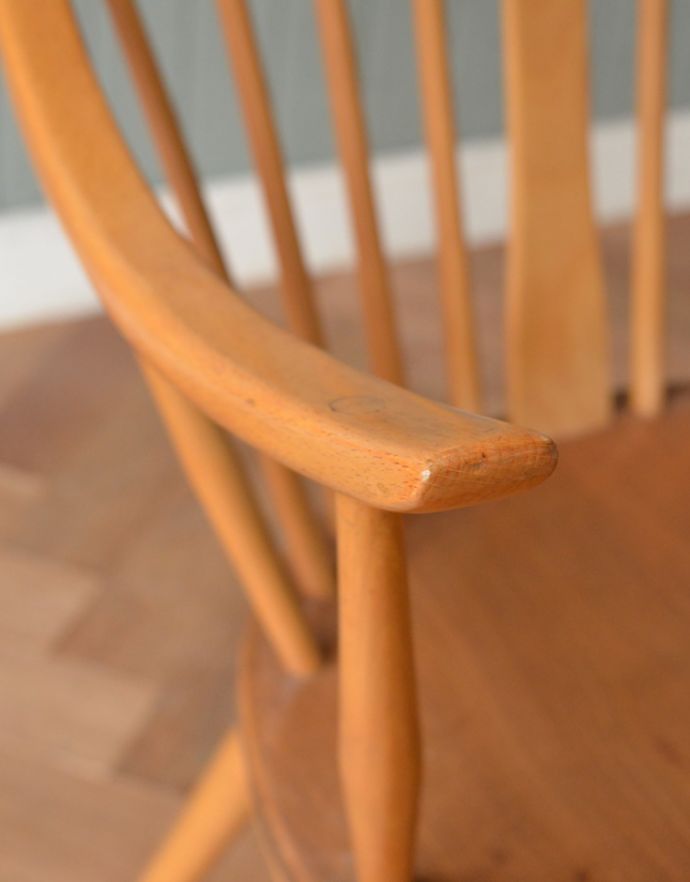 アーコールチェア　アンティーク チェア　人気の北欧ヴィンテージ家具、アーコールアーム（肘置き）付きチェア。希少価値の高いアーム付きです。(ear-16-a)