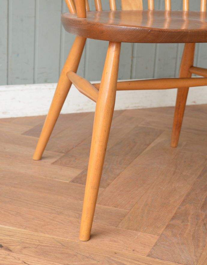 アーコールチェア　アンティーク チェア　人気の北欧ヴィンテージ家具、アーコールアーム（肘置き）付きチェア。繊細な脚がアーコールの一番のポイント。(ear-16-a)