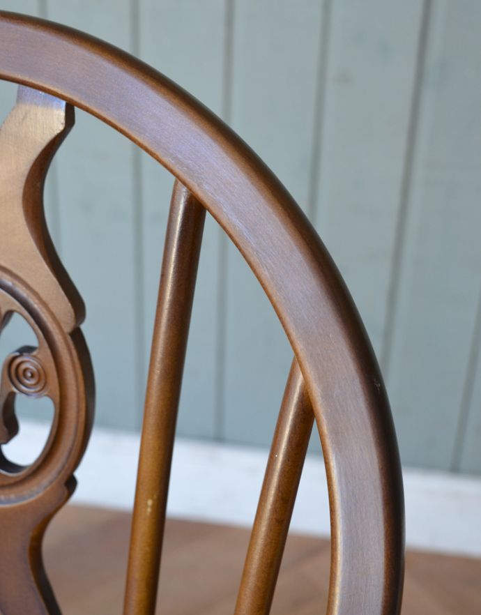 アーコールチェア　アンティーク チェア　北欧スタイルのヴィンテージ椅子、ホイールバックアームチェア。キズや汚れ、木目や色は1脚1脚微妙に違いますが、どれもキレイに仕上げています。(ear-18a-c)