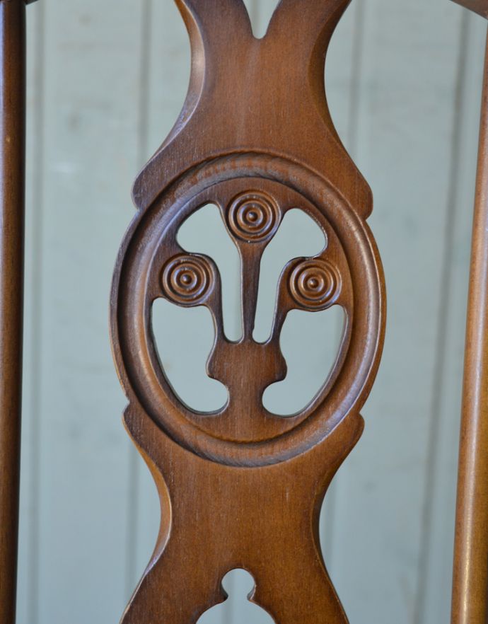 アーコールチェア　アンティーク チェア　北欧スタイルのヴィンテージ椅子、ホイールバックアームチェア。カーブの曲線が、ほれぼれする程美しいです。(ear-18a-c)