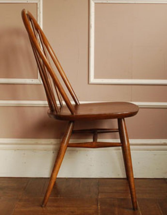 アーコールチェア　アンティーク チェア　北欧テイストのヴィンテージチェア、アーコール ホイールバックチェア（ラージ）。どこから眺めてもスッキリしていて、現代の家具ともすんなり溶け込んで相性バツグンなのが人気の秘密。(ear-18l-k)