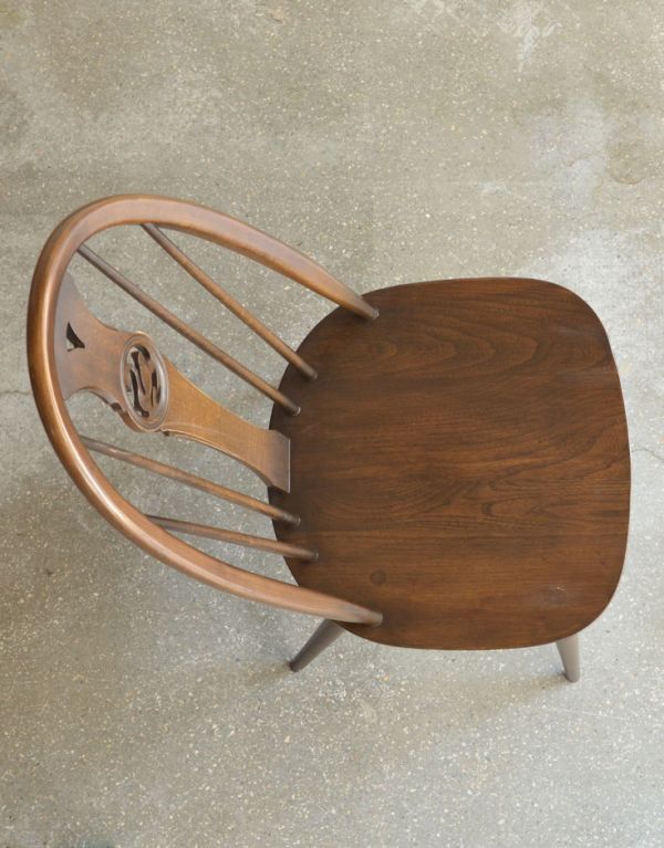 アーコールチェア　アンティーク チェア　北欧テイストのアンティーク椅子、アーコールスワンバックチェア。広々としていて、座りやすい座面。(ear-20-c)