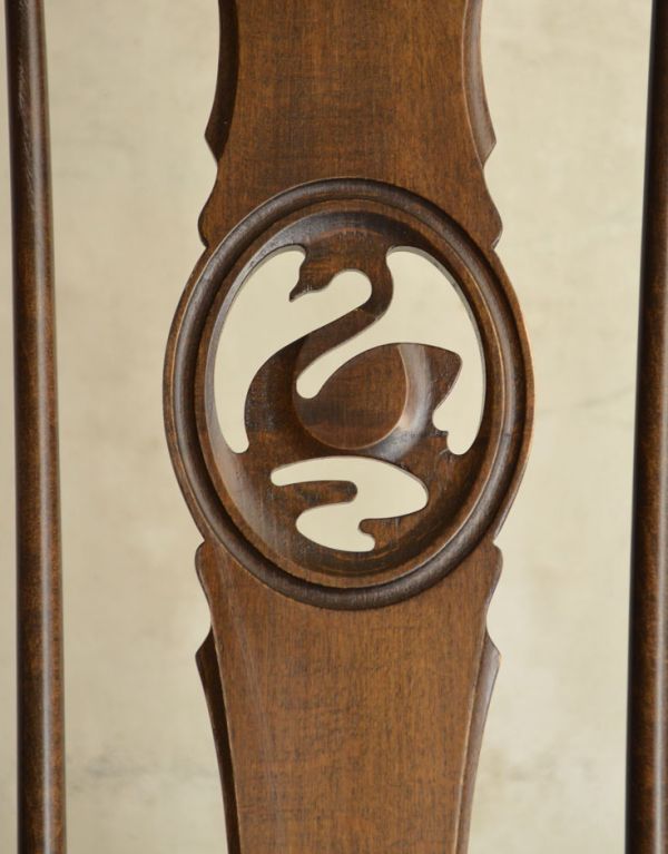 アーコールチェア　アンティーク チェア　北欧テイストのアンティーク椅子、アーコールスワンバックチェア。背中のラインには白鳥の装飾が透かし彫りされています。(ear-20-c)