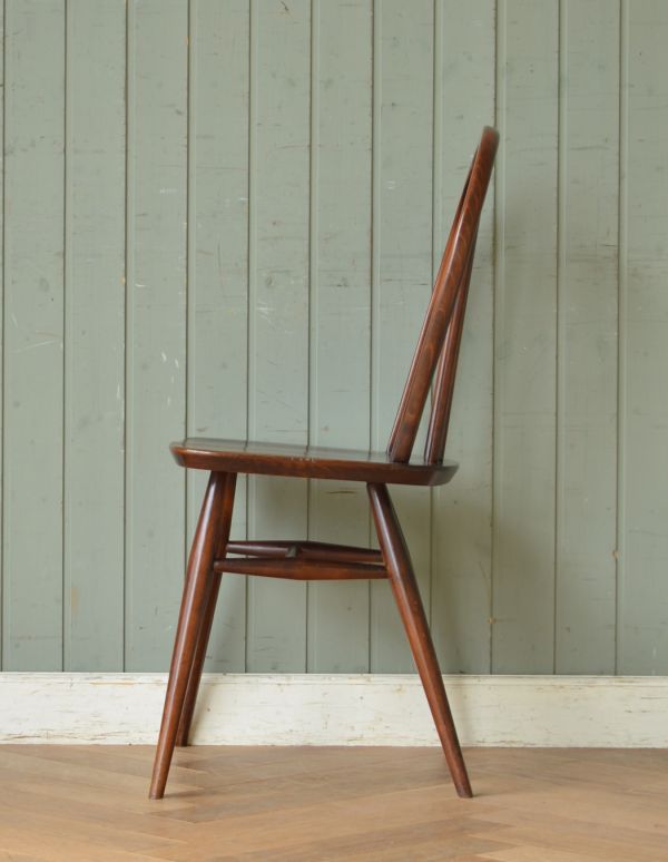 アーコールチェア　アンティーク チェア　シンプルなアンティークチェア、アーコールフープバックチェア（４本タイプ）。どこから眺めてもスッキリしていて、現代の家具ともすんなり溶け込んで相性バツグンなのが人気の秘密。(ear-4-k)