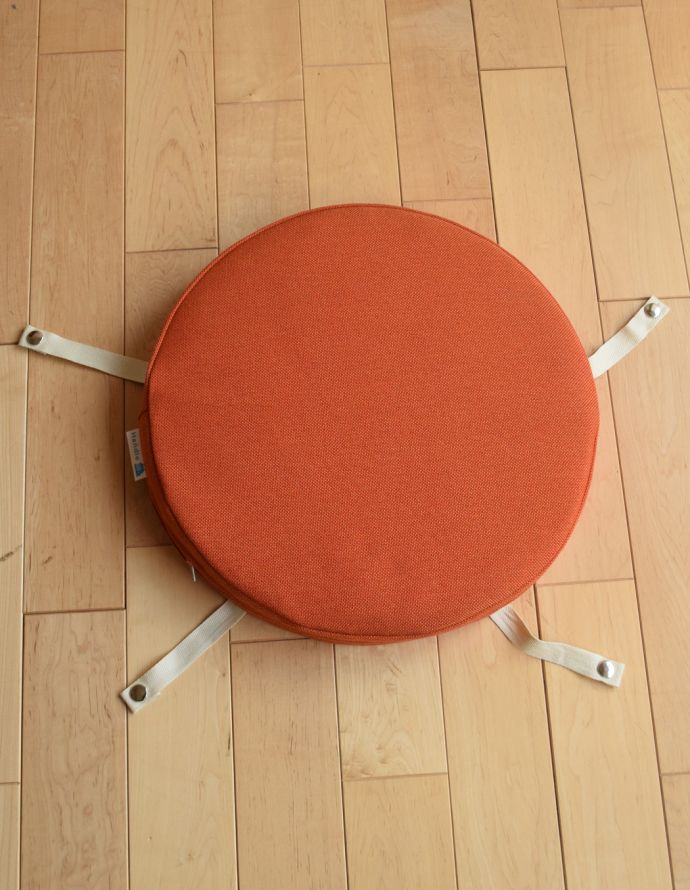 Handleオリジナル アンティーク チェア Handleオリジナルのアーコール用クッション(オレンジ色)。縫い目もしっかりしています。(ear-50)