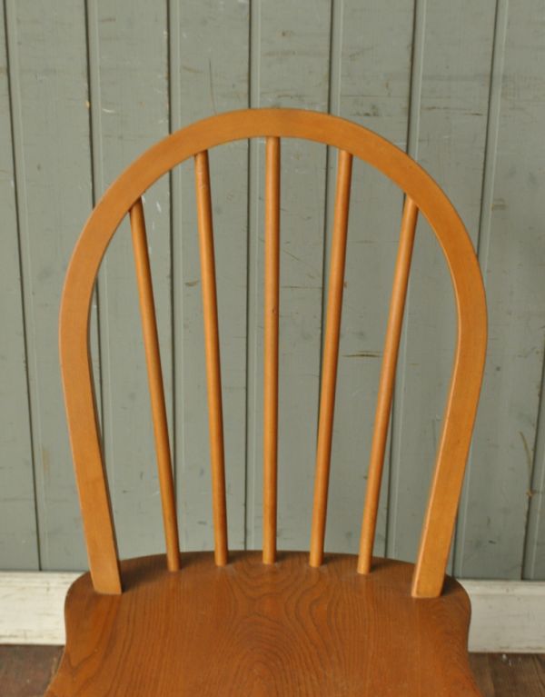 アーコールチェア　アンティーク チェア　アーコール社のアンティークチェア、フープバックロッキングチェア（タグ有り）。丸い背もたれが可愛いフープバックチェア。(ear-5r-a)
