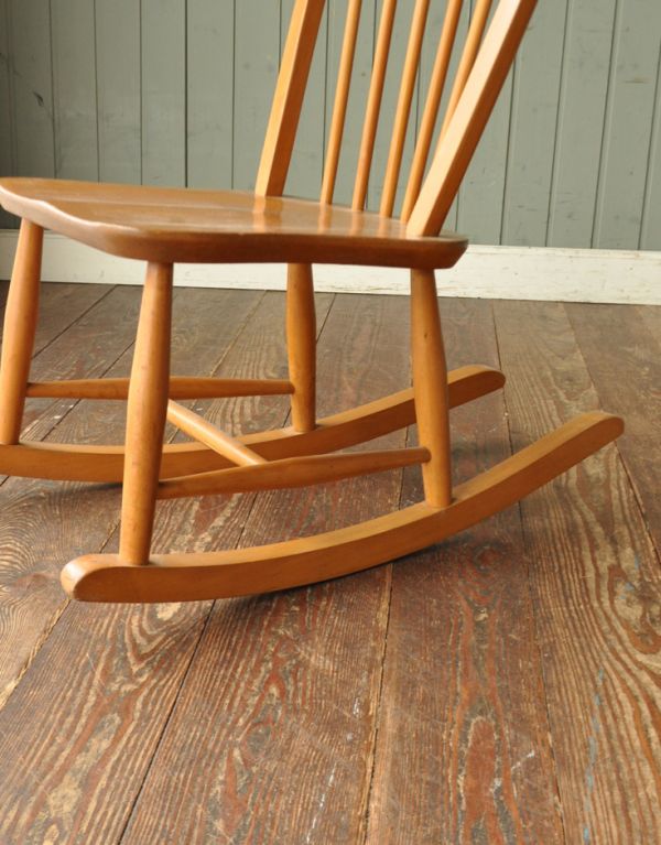 アーコールチェア　アンティーク チェア　アーコール社のアンティークチェア、フープバックロッキングチェア（タグ有り）。メンテナンスをしっかりしているので大柄な男性でも安心してお掛けください。(ear-5r-a)